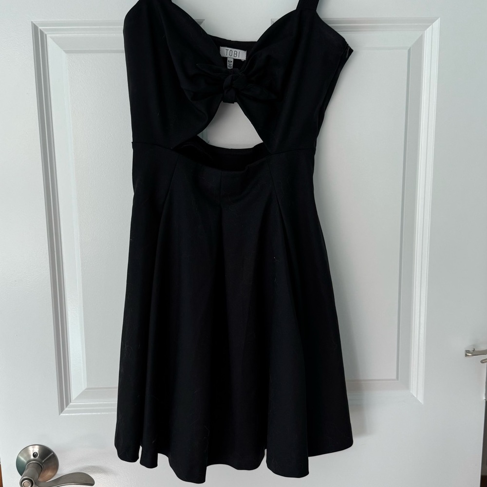 Tobi Elegant Black Dress with Cutout